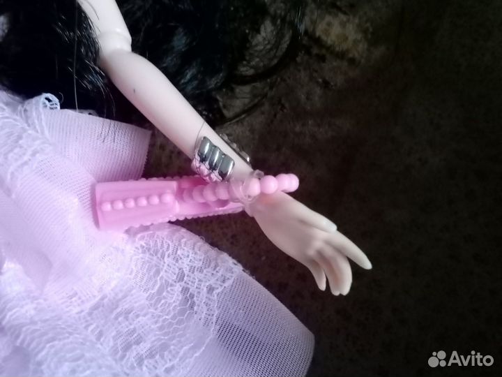 Кукла в свадебном платье