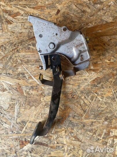 Педаль сцепления Nissan Almera Classic