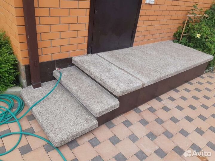 Отделка крыльца