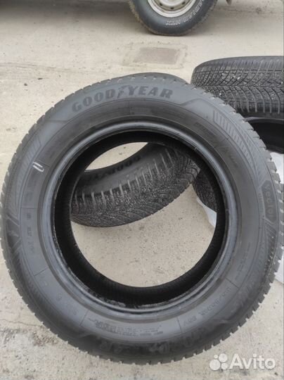 Goodyear Vector 4Seasons Gen-3 195/65 R15