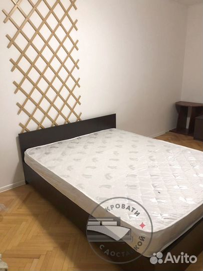 Кровать двухспальная с матрасом