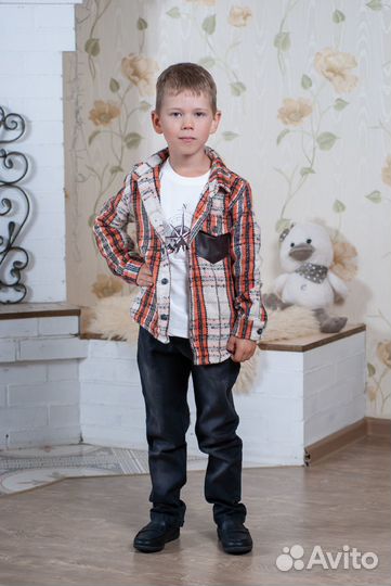 Рубашка к летку с брюками и футболкой