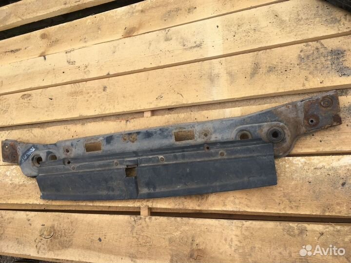 Форд Телевизор нижняя часть под радиаторы планка