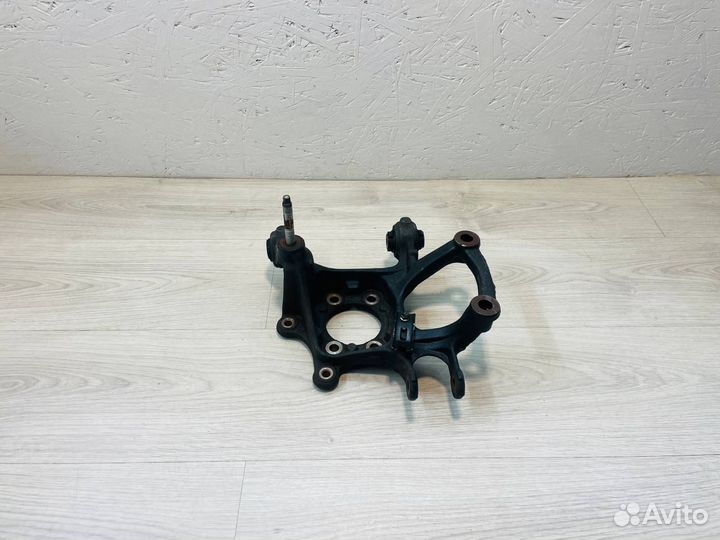 Кулак задний правый Mazda 3 BM