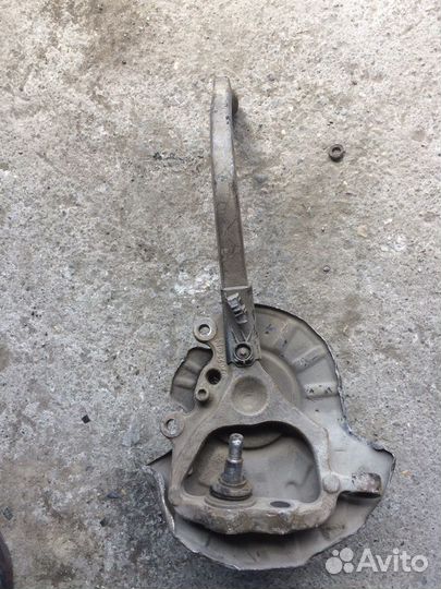 Поворотный кулак левый Mercedes W220