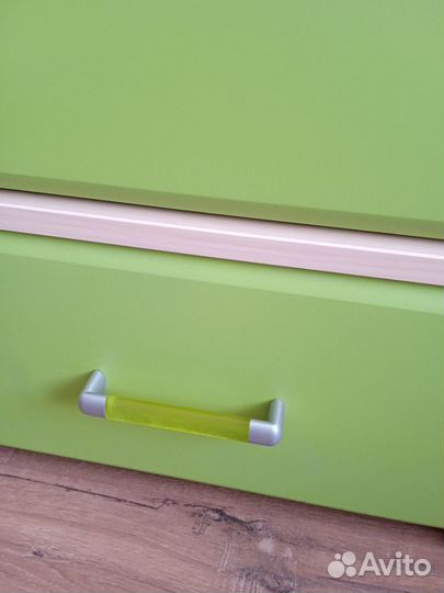 Кровать,письменный стол,шкафы под одежду и игрушки