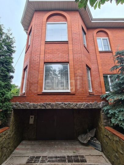 Дом 274 м² на участке 8 сот.