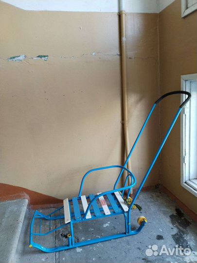 Детские санки с колесами и накидкой