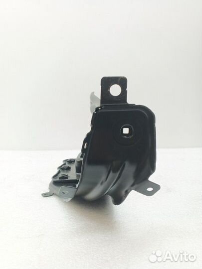 Кронштейн радиатора передний правый Mercedes-Benz