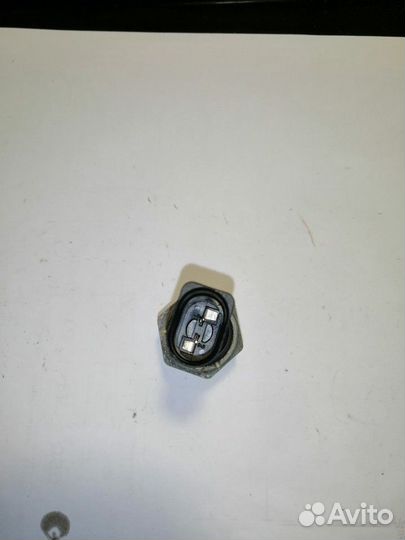 Датчик давления масла (VW, Skoda, Audi двиг 2л. )