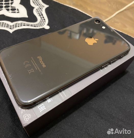Телефон iPhone 8 64 gb