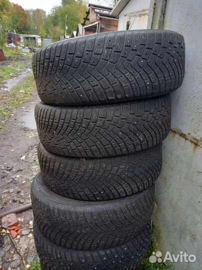 4 колеса 18 дюймов. 235,60,18. Континенталь