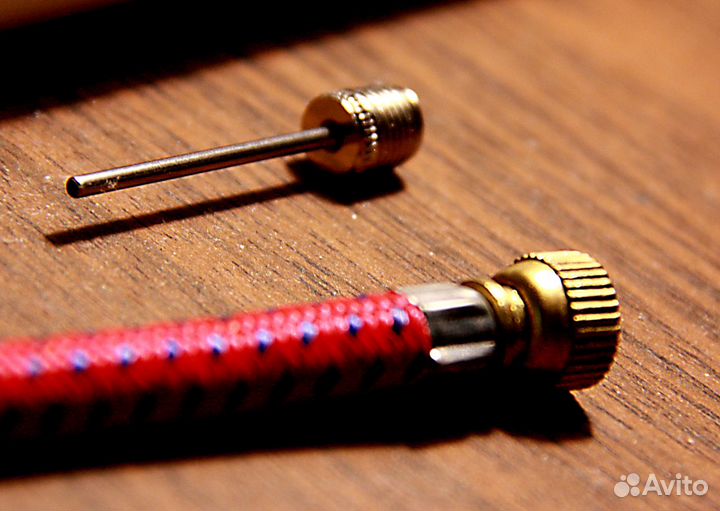 Игла для накачки мяча в наборе с насосом