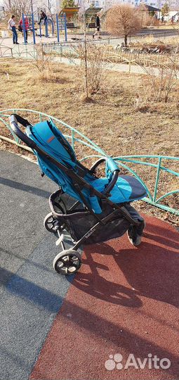 Прогулочная коляска новая