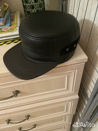 Мужская зимняя шапка с козырьком