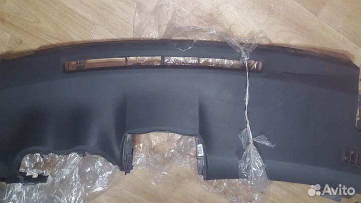 Торпеда накладка на Toyota Corolla 150 с дефектами