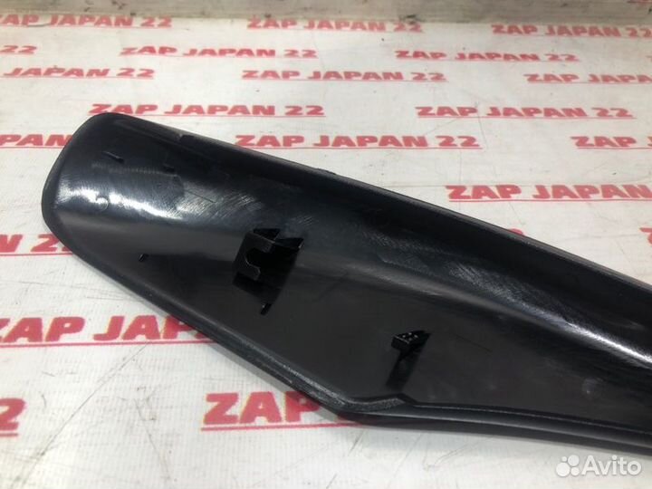 Крышка рейлинга передняя правая Toyota Land