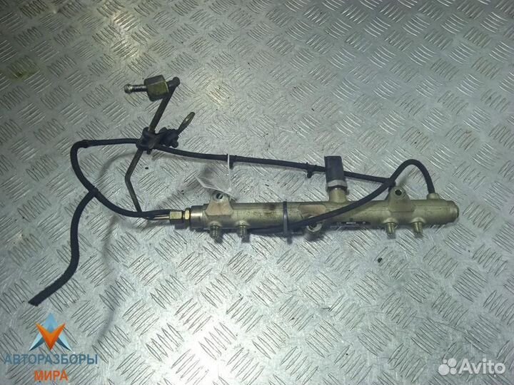 Топливная рампа Chrysler Voyager 4 2003 0445214041