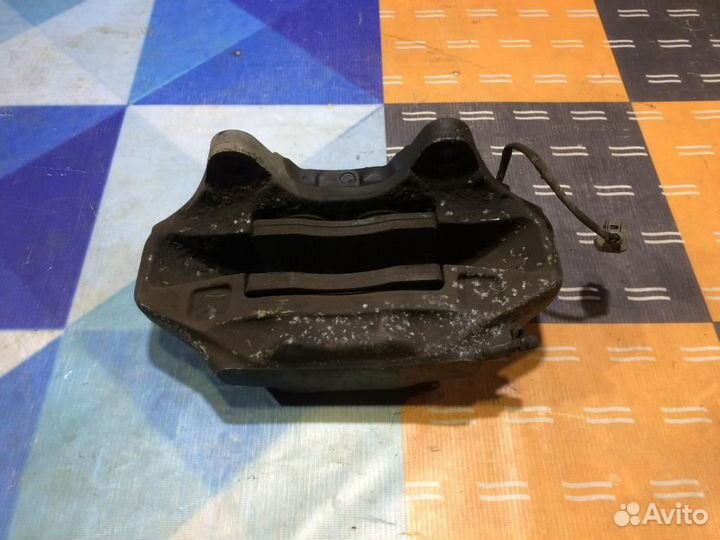 Суппорт передний правый Фольксваген Туарег (2007