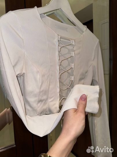 Топ на завязках с длинными рукавами