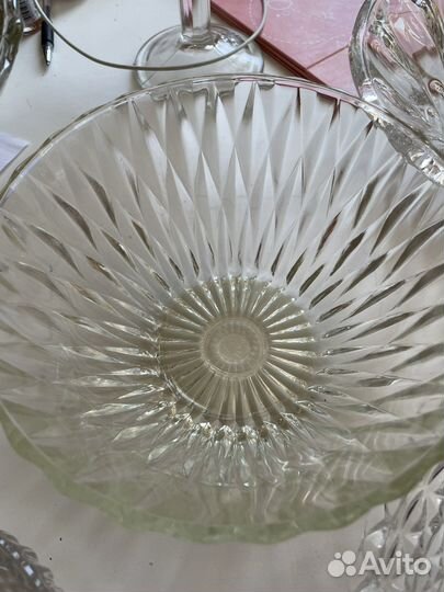 Хрустальные вазы и стекло