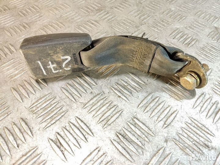 Ответная часть ремня безопасности Mitsubishi Lance