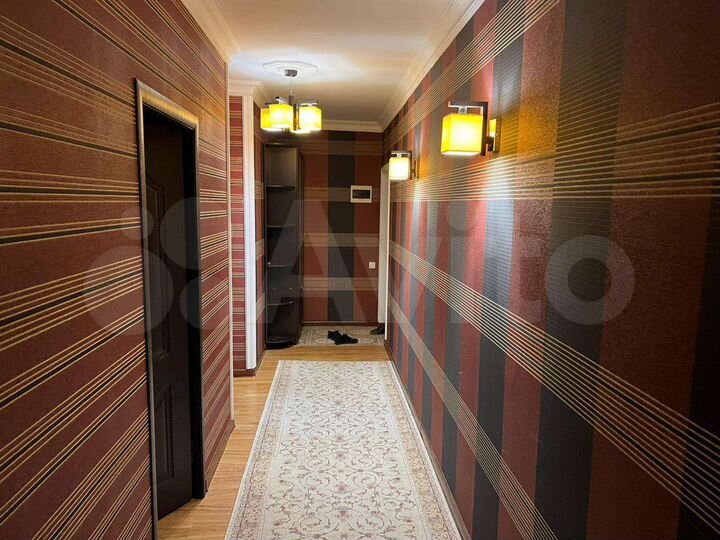 2-к. квартира, 82 м², 5/5 эт.