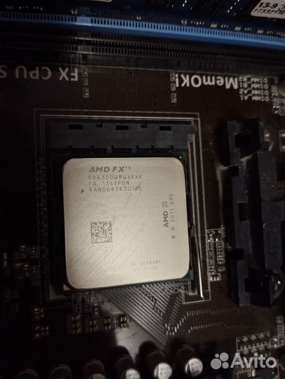 Материнская плата с процессором и памятью