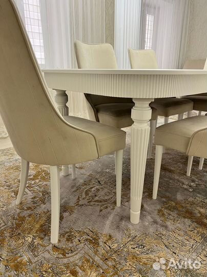 Стол и стулья в гостиную. На заказ