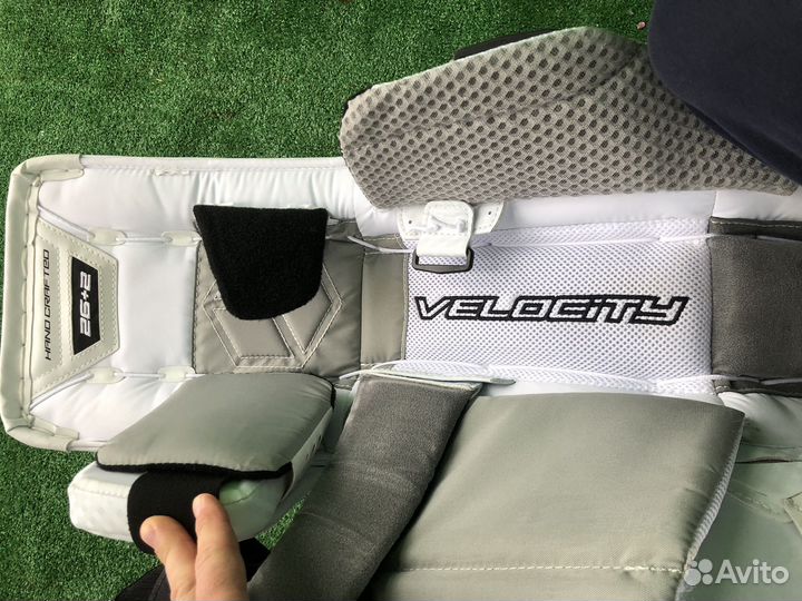 Щитки вратарские