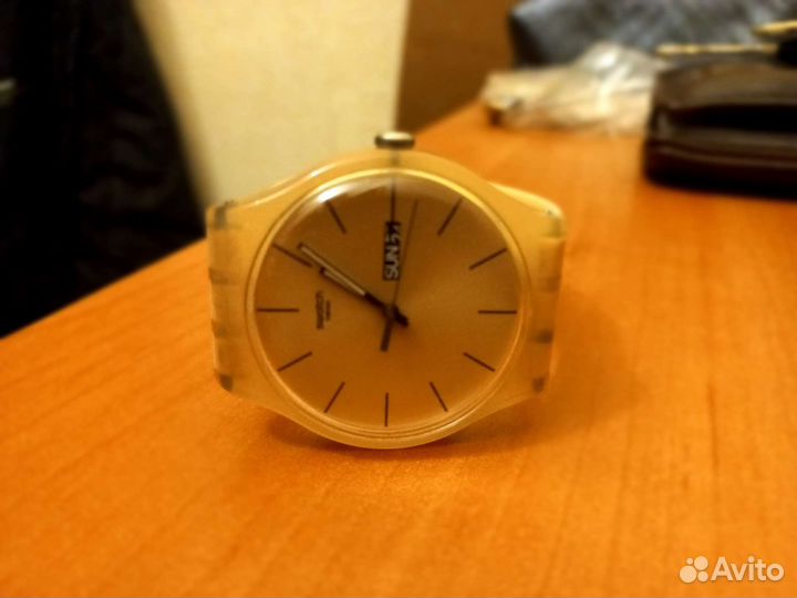 Часы Swatch бежевые
