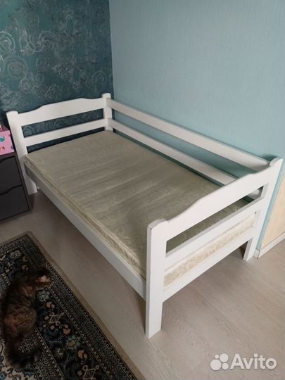Детская кровать с матрасом
