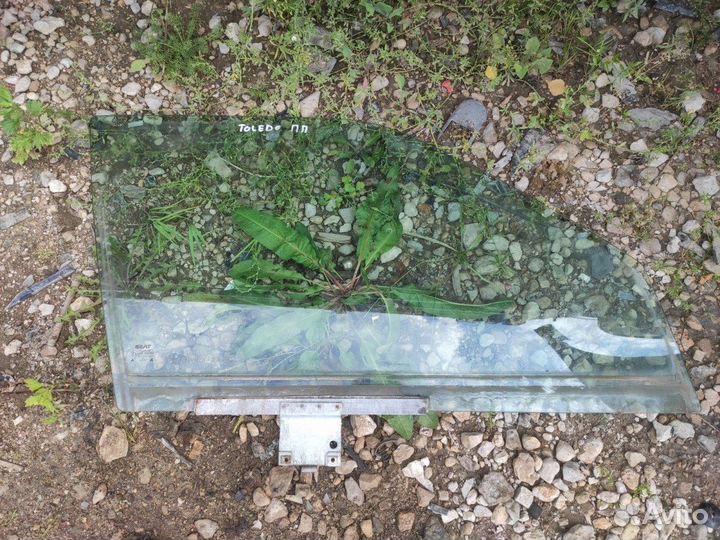 Стекло дверное переднее правое Seat Toledo лифтбек