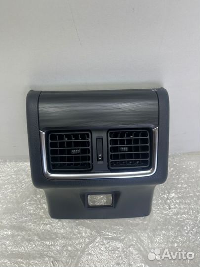 Накладка центральной консоли Toyota Camry V75