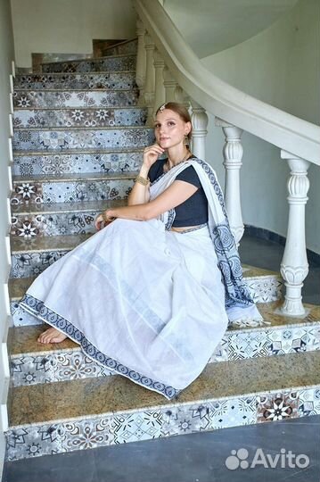 Сари белое и серое с вышивкой