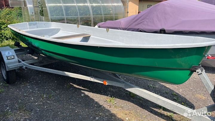 Лодки гребная стеклопластиковая «Удалец 430»