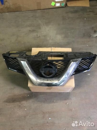 Решетка радиатора Nissan X-Trail