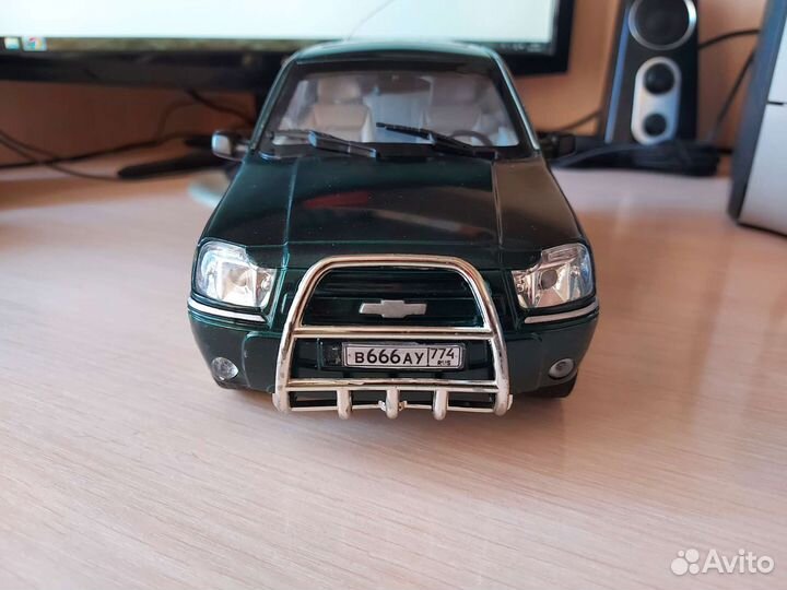 Радиоуправляемая модель JoyToy Chevrolet Niva