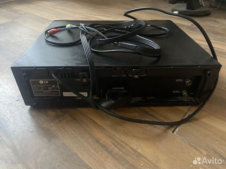 Видеомагнитофон lg
