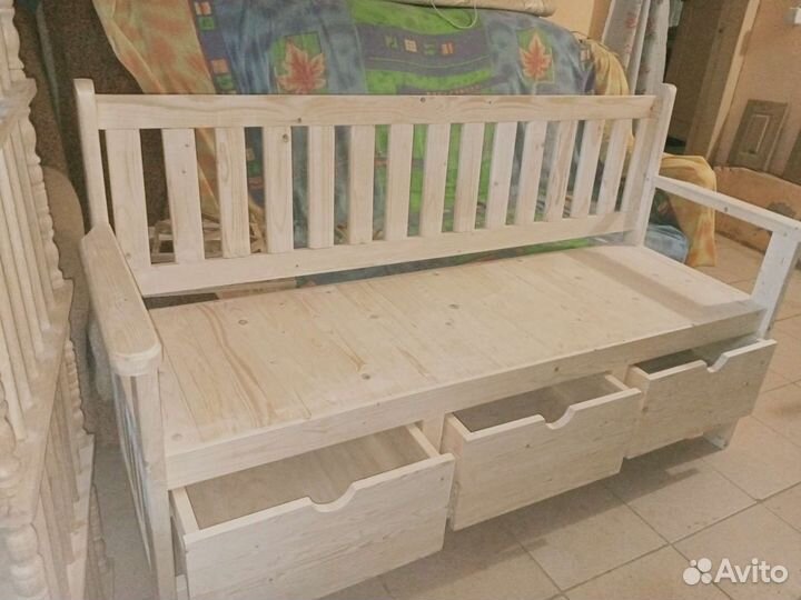 Скамья с ящечками из массива сосны