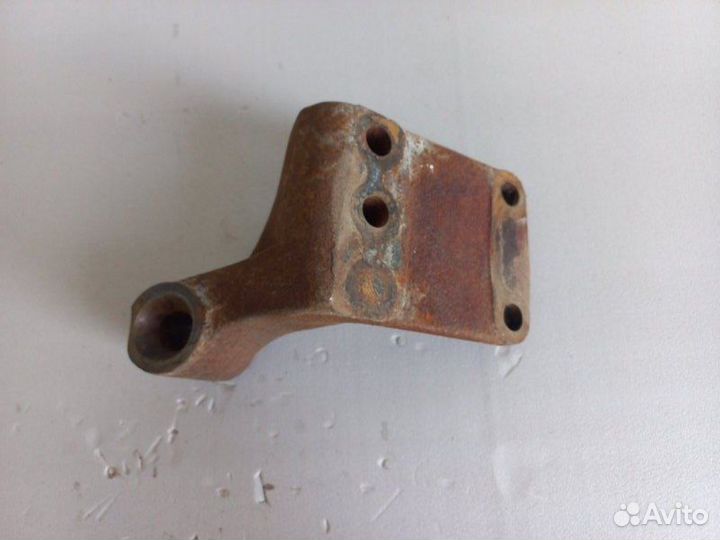 Кронштейн кпп правый Камаз 5490 2018