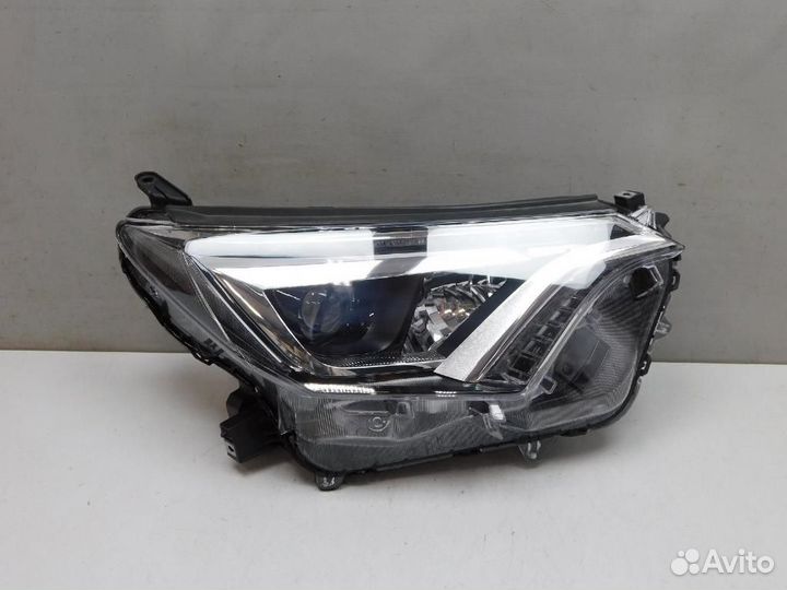 Фара правая Toyota RAV4
