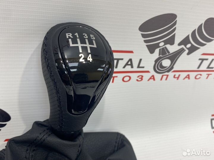 Ручка кпп Приора в сборе с чехлом в стиле веста