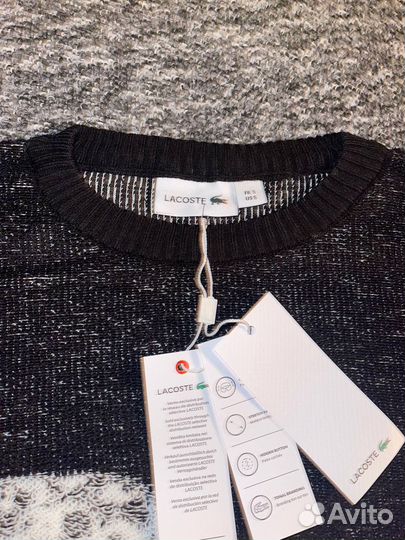 Свитер lacoste на руках