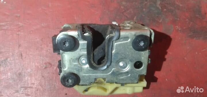 Сандеро замок двери передний правый Sandero 1