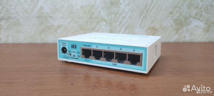 Mikrotik hEX RB750Gr3