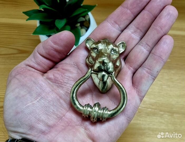 Мебельная ручка из бронзы «львица»
