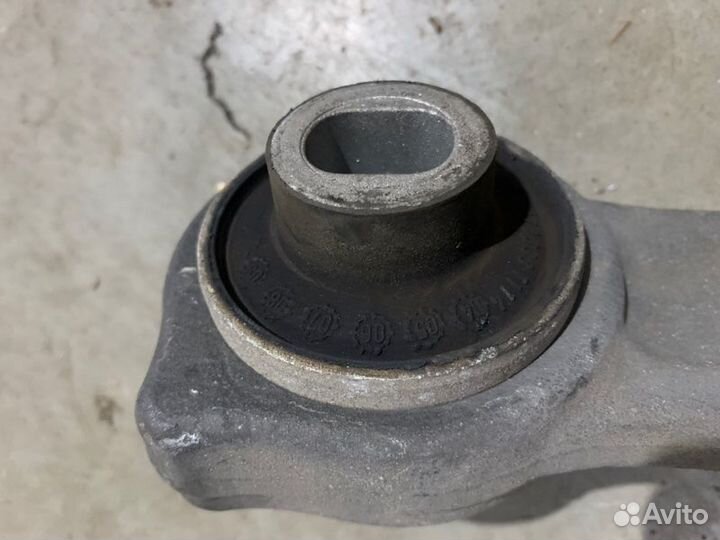 Рычаг поперечный передний правый Mercedes-Benz