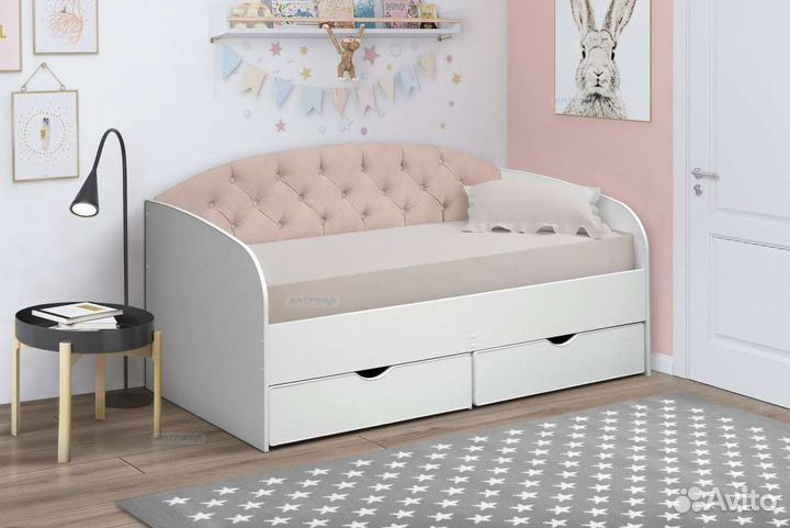 Детская кровать с мягкой обивкой