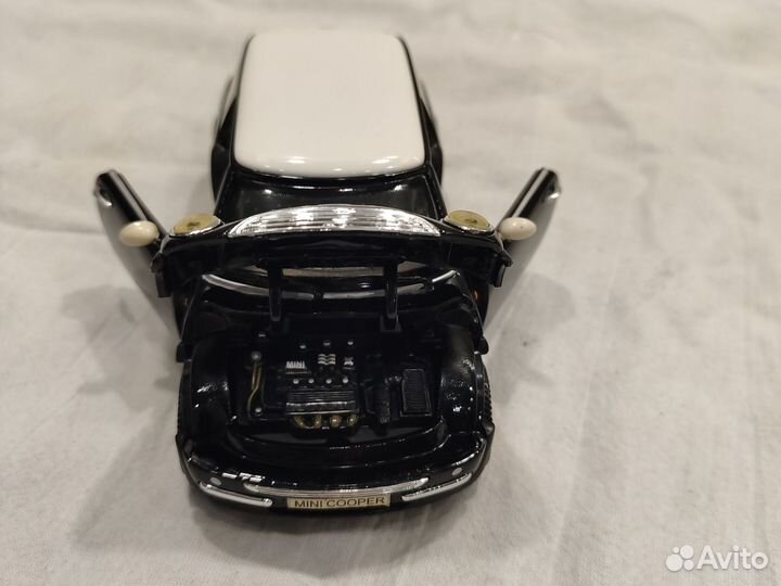 Модель mini Cooper 1:24